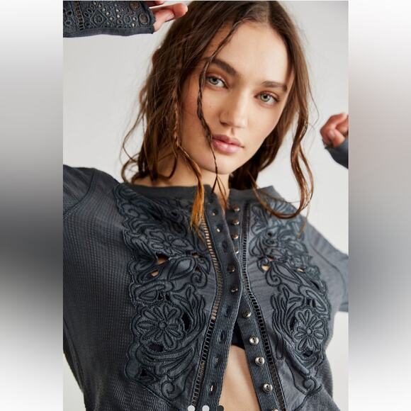 FREE PEOPLE New Womens Embroidered Floral Cut Out Long Sleeve Button Down Top XS - Picture 3 of 11
